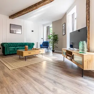 https://plaza-de-los-tres-pilares-by-the-urban-hosts.sansebastianhotels.net